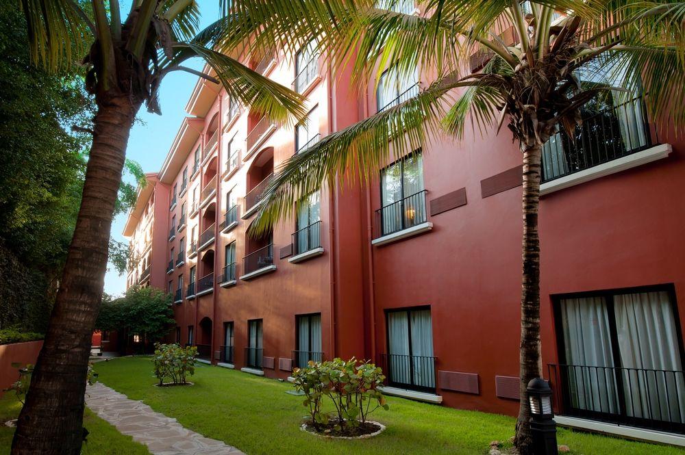 Courtyard By Marriott Santo Domingo Hotel Exterior photo